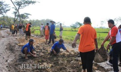    Krecek Bangun Jalan Usaha Tani