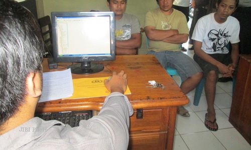 Polisi Karanganyar Ringkus Tiga Penjudi Togel 