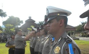 TAHUN BARU 2016 : 4.452 Polisi Jatim Berpangkat Baru