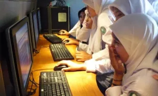 2013, Ditargetkan 100.000 Sekolah Berjaringan Internet      