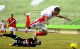 SEWA STADION MANAHAN: Persis PT LI dan Persis LPIS Sama-sama Nunggak