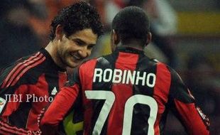 Milan Siap Lepas Pato dan Robinho