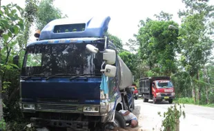  TRUK TERPEROSOK