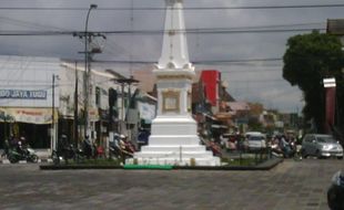 PEMBANGUNAN TUGU JOGJA : Tugu Jogja akan Dibangun, Pekerja Diberi Tali Asih