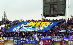 PIALA PRESIDEN 2015 : Akibat Ulah Suporter, Persib Didenda Rp15 Juta