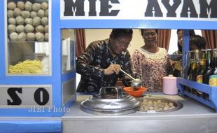 PEDULI PEDAGANG BAKSO