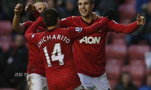 LIGA INGGRIS: Van Persie Bersinar, MU Perkokoh Keunggulan 