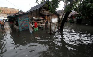 TERENDAM BANJIR