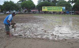 Alun-Alun Sragen Rusak Berat Akibat Perayaan Tahun Baru