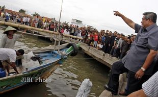 PRESIDEN KUNJUNGI KAMPUNG NELAYAN