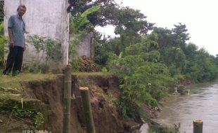 BANJIR KLATEN : 20 Titik Tanggul Kali Dengkeng Klaten Kritis, Banjir Bandang Mengancam