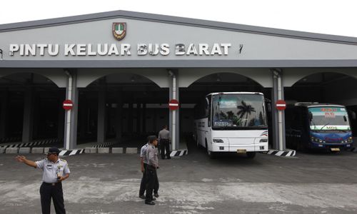 LEBARAN 2013 : Bus Terlambat Masuk Tirtonadi, Ratusan Penumpang Tertahan