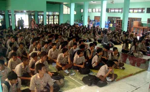 MEET & GREET WASIS: 9 Organisasi Ekskul SMAN 8 Solo Tampil Heboh...