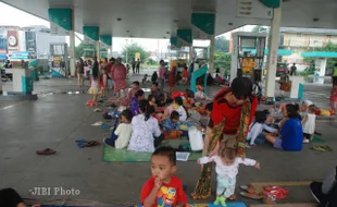 PENGUNGSI BANJIR SPBU