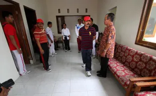 MELIHAT RUMAH DINAS LURAH