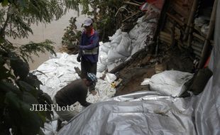 Air Bengawan Naik, Warga Daleman Siaga Banjir