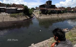 MELIHAT KONDISI AIR KALI JENES