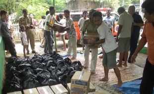 GOTONG ROYONG TURUNKAN BANTUAN