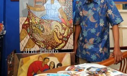  Agusis Geber Lukisan Batik di Rumah Kuno