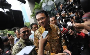 HINA AHOK DI TWITTER: Ahok Tak Tahu Farhat Abbas Dilaporkan ke Polisi