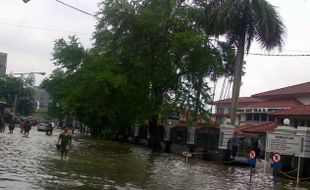 JAKARTA BANJIR: Ribuan Rumah di Benhil Tergenang