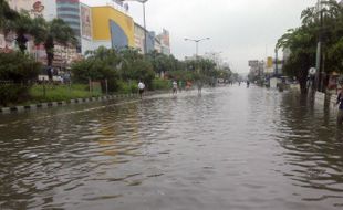 JAKARTA BANJIR: Perekonomian Terganggu