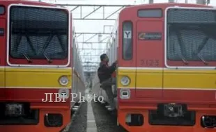 LAYANAN KERETA API : PT KAI Jateng Luncurkan Komuter