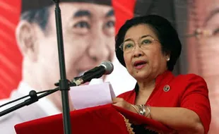 PERINGATAN KEMERDEKAAN RI : Megawati, Puan Satu Mobil dengan Boediono Hadiri Upacara di Istana