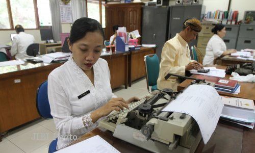 PELAYANAN PUBLIK SOLO : Warga Kurang Sepakat Pelayanan Pemkot Hanya Sampai Jumat