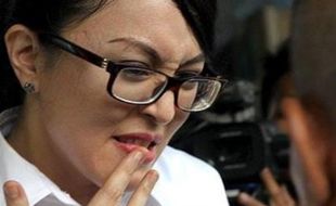 Angie Menangis Saat Bacakan Pembelaannya