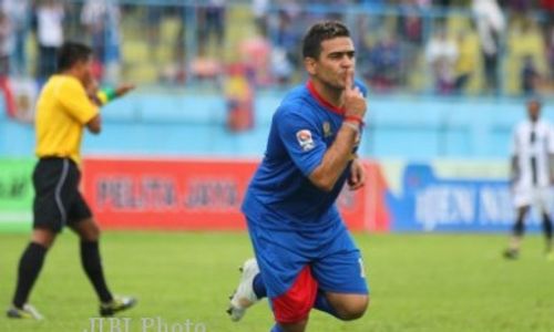 LIGA SUPER INDONESIA: Libas Persidafon 5-2, RD Belum Puas dengan Arema