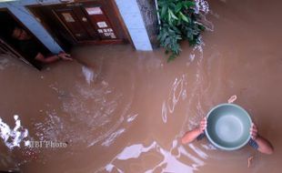  JAKARTA BANJIR: 20 Orang Tewas