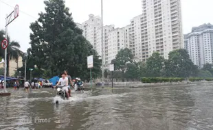  JAKARTA BANJIR: Sejumlah Titik Jalan Masih Tergenang Pagi Ini