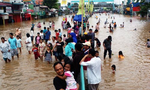 Jokowi Larang Warga Timbun Bantuan