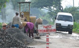 77 Km Jalan di Klaten Rusak Berat