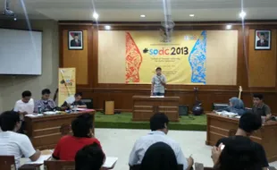 UGM Juarai Lomba Debat Bahasa Inggris Nasional