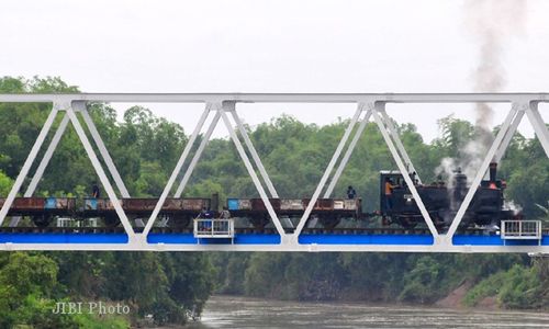 Jatuh Dari Jembatan, Pekerja Bangunan Hanyut di Bengawan Solo