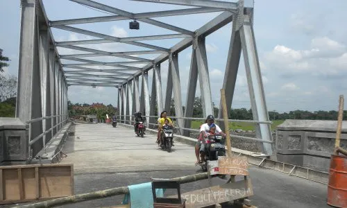 JEMBATAN ABANG Sudah Bisa Dilintasi, Warga Setempat Lega