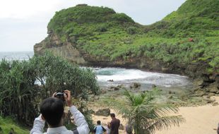 PANTAI SEMBUKAN: Keindahan di Pesisir Selatan...