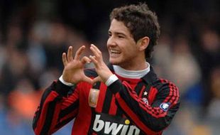 Meredup di Milan, Pato Pilih Pulang Kampung