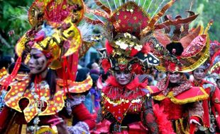 Unggulkan Tokoh Wayang, SBC Raih President Trophy Parade Bunga Pasadena