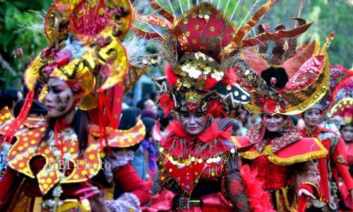 Unggulkan Tokoh Wayang, SBC Raih President Trophy Parade Bunga Pasadena