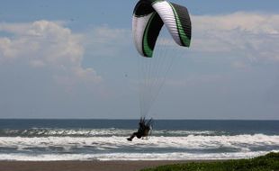 Bantul Ingin Kembangkan Wisata Dirgantara di Pantai Parangtritis