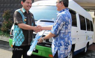 BANTUAN MOBIL AMBULANS