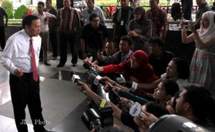 MENTERI KEUANGAN SAKSI HAMBALANG