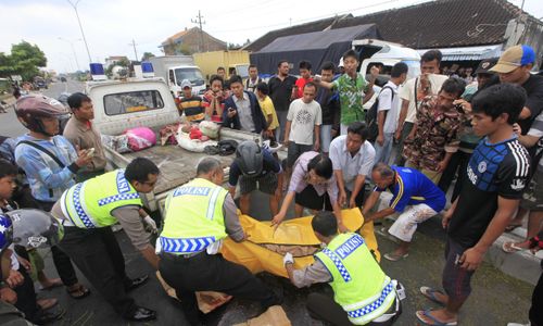 LAKALANTAS NGASEM: Sopir Truk Jadi Tersangka