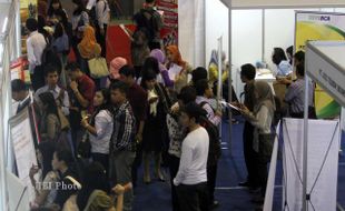 BURSA LOWONGAN KERJA : Job Fair Unisri, 40%-50% Pencari Kerja Diterima