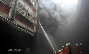 PERTOKOAN GLODOK TERBAKAR