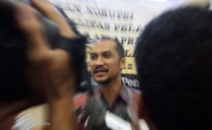 KPK VS POLRI : Sakit Kepala, Pemeriksaan Abraham Samad Sempat Terhenti