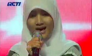 X FACTOR INDONESIA: Fatin Lucu, Dhani Tanya Warna Lipstik